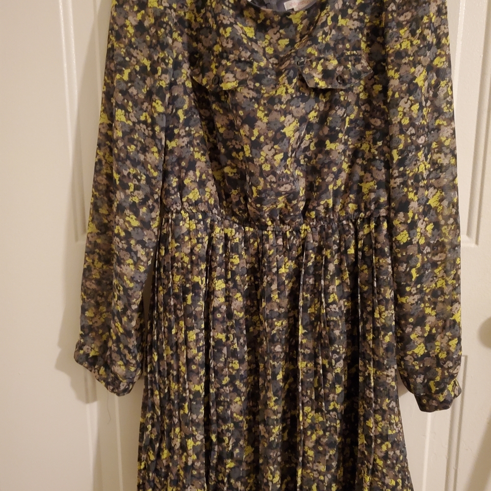 Dress - Picture 2 of 4